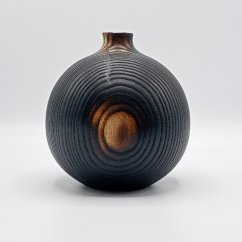 Művészi égetett fa váza domborművel