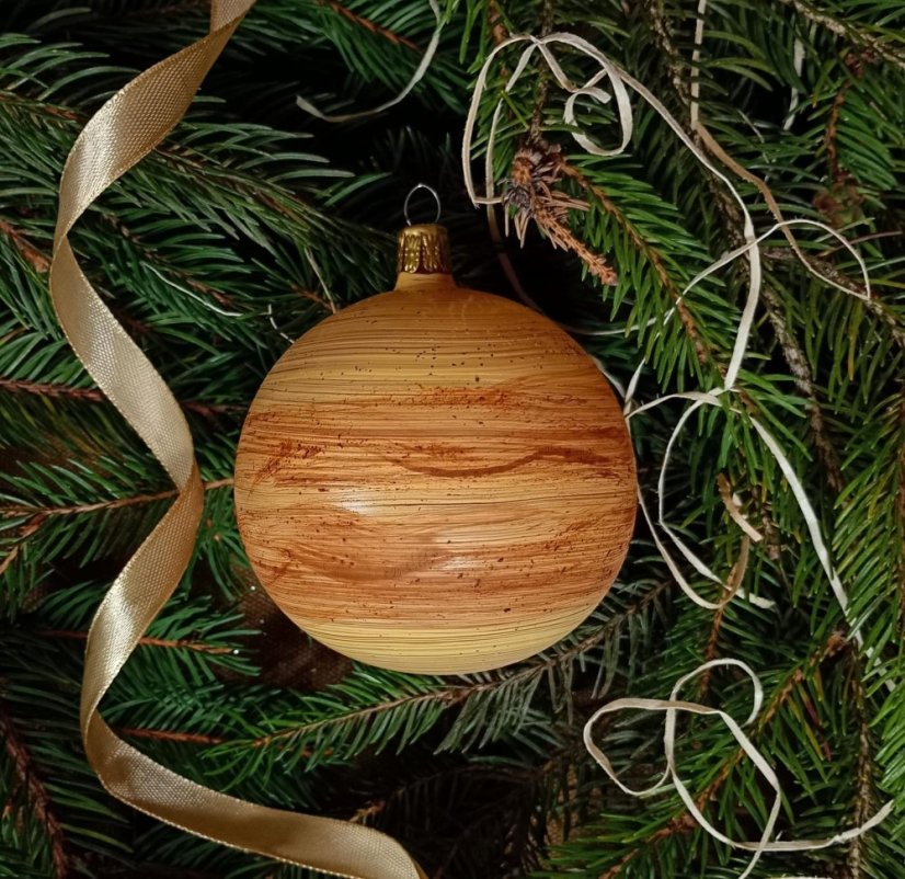 Kézzel fújt karácsonyi gömb egyszerű, modern, absztrakt mintával, bézs színben