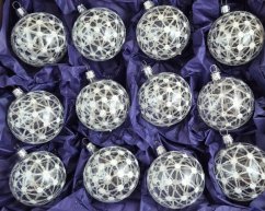 Průhledné vánoční koule s bílým vzorem pavučiny (12 ks)