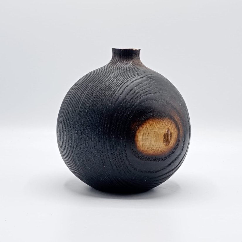 Művészi égetett fa váza domborművel