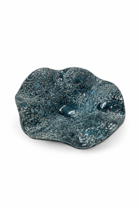 Kerámiai tál mély árnyalatú domború mázzal