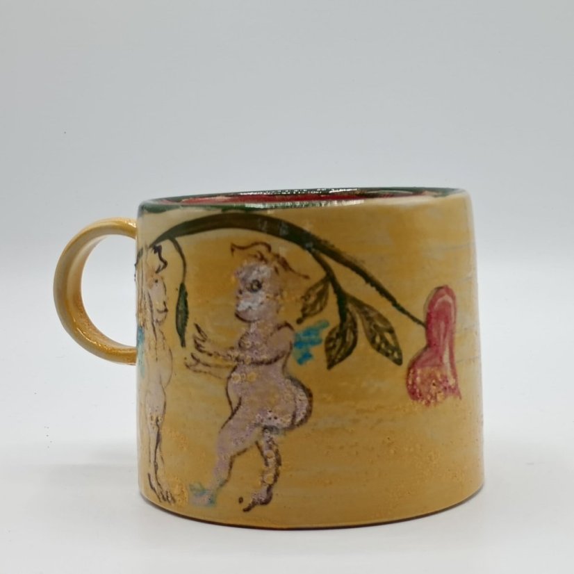 Keramický hrníček s figurálním motivem