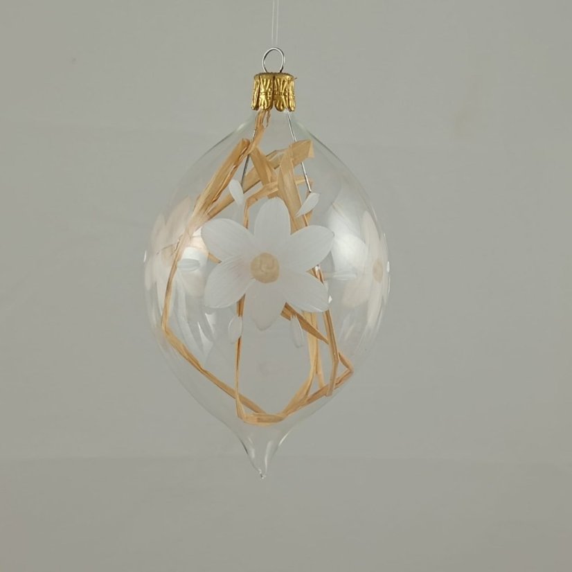 Oliva fehér virággal