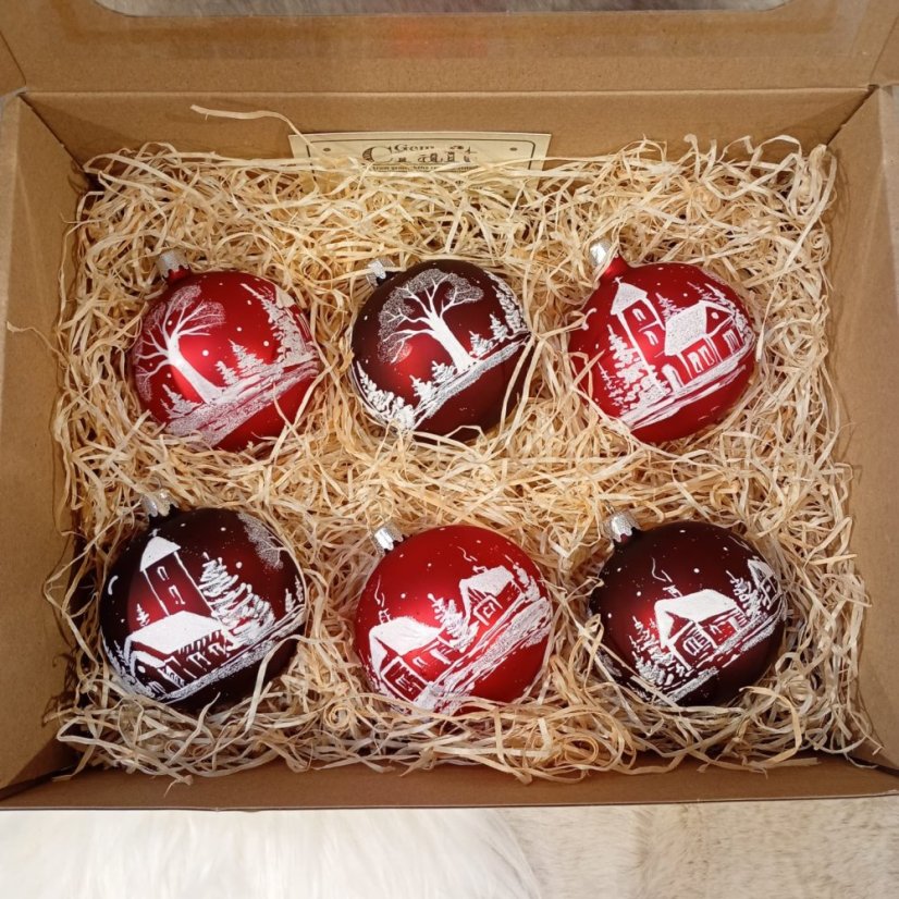 Ručně malované vánoční koule se zimní krajinou / vesničkou - červené a bordó sklo (6 ks)