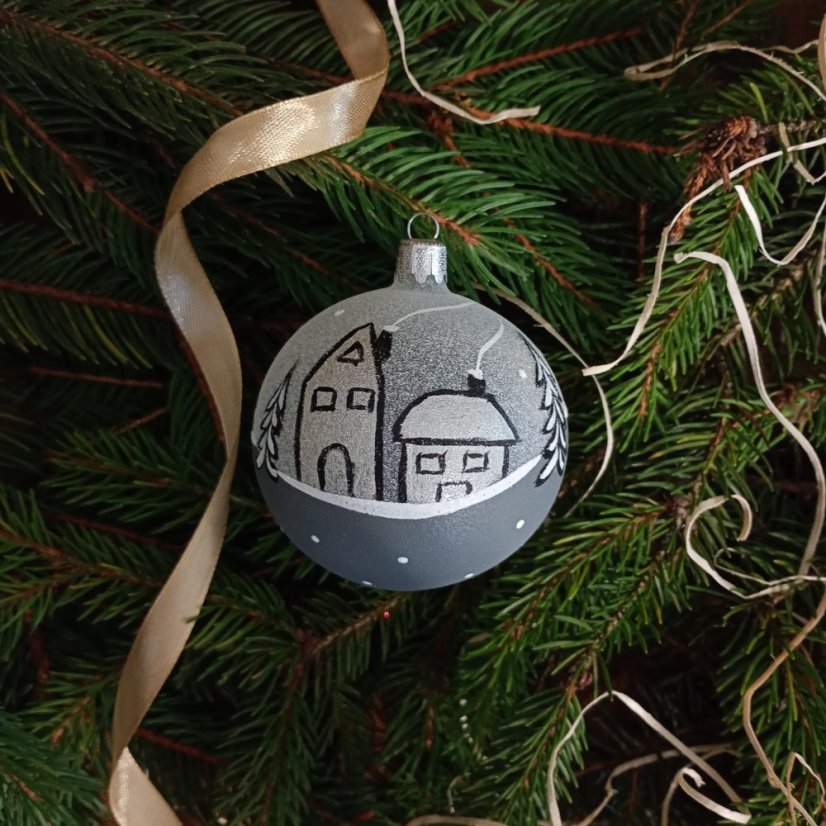 Kézzel fújt karácsonyi gömb falusi / tájképes mintával