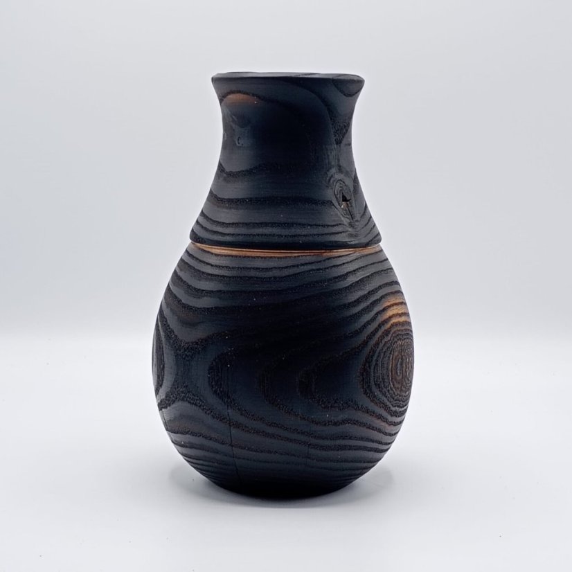 Rusztikus égetett fa vázák zsinórral