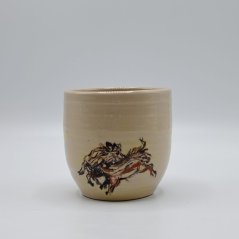 Ručně vyráběný keramický hrnek – motiv divočáka