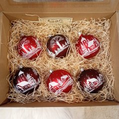 Kézzel festett karácsonyi gömbök téli tájjal / falucskával - piros és bordó üveg (6 db)