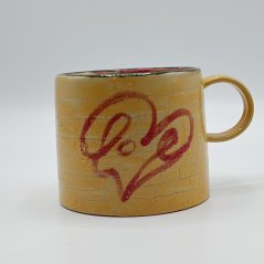 Keramický hrníček s figurálním motivem