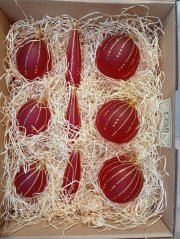 Luxusos kézzel fújt karácsonyi díszek készlete - piros üveg arany díszítéssel (9 db)