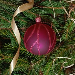 Kézzel fújt rózsaszín karácsonyi gömb mintával